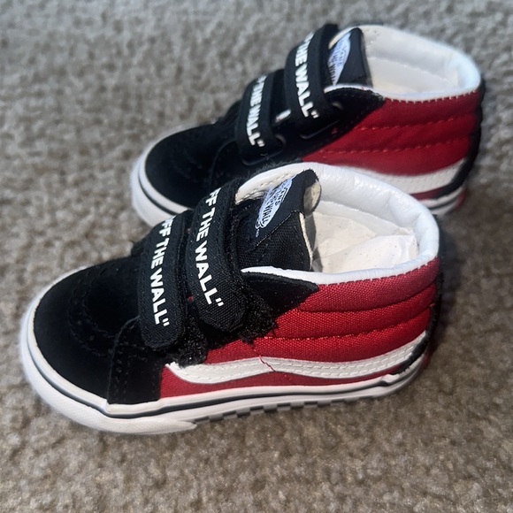 Vans Black and Red Sneakers Iconic Low-Top Design - Picture 3 of 7
